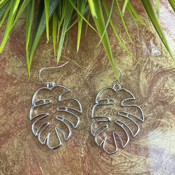 Tropical Palm Leaf Earrings. Metallic. Brand New - Picture 3 of 3
